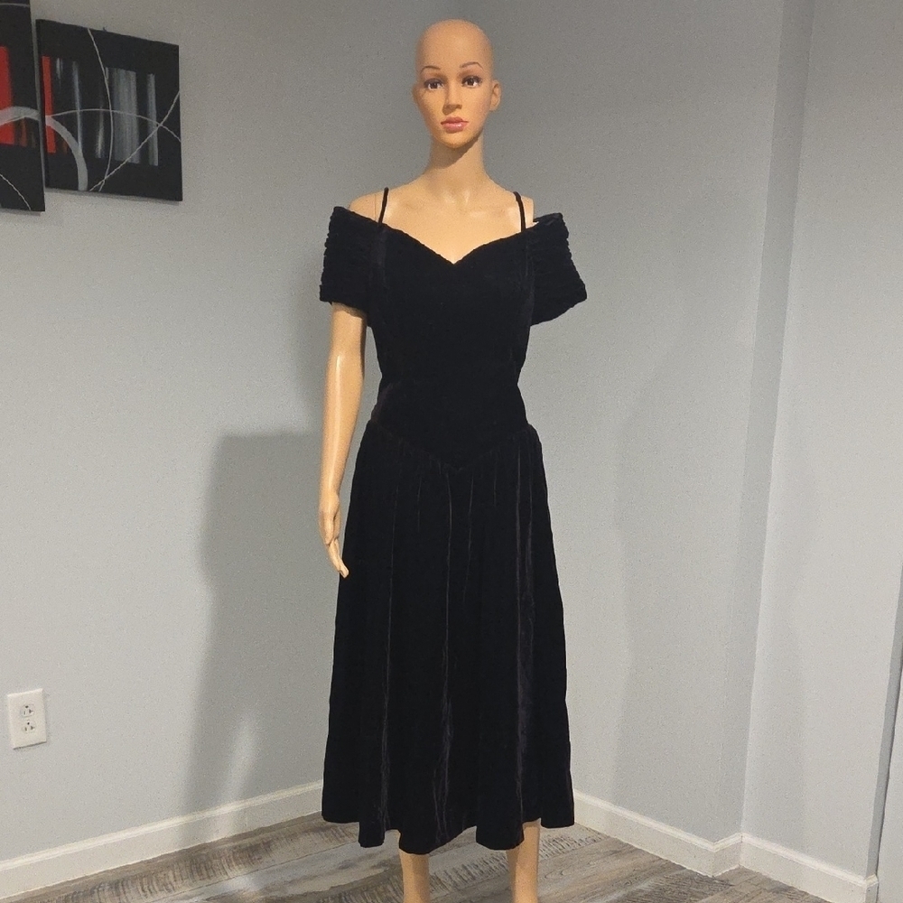 Vintage Classic Black Velvet Midi Dress